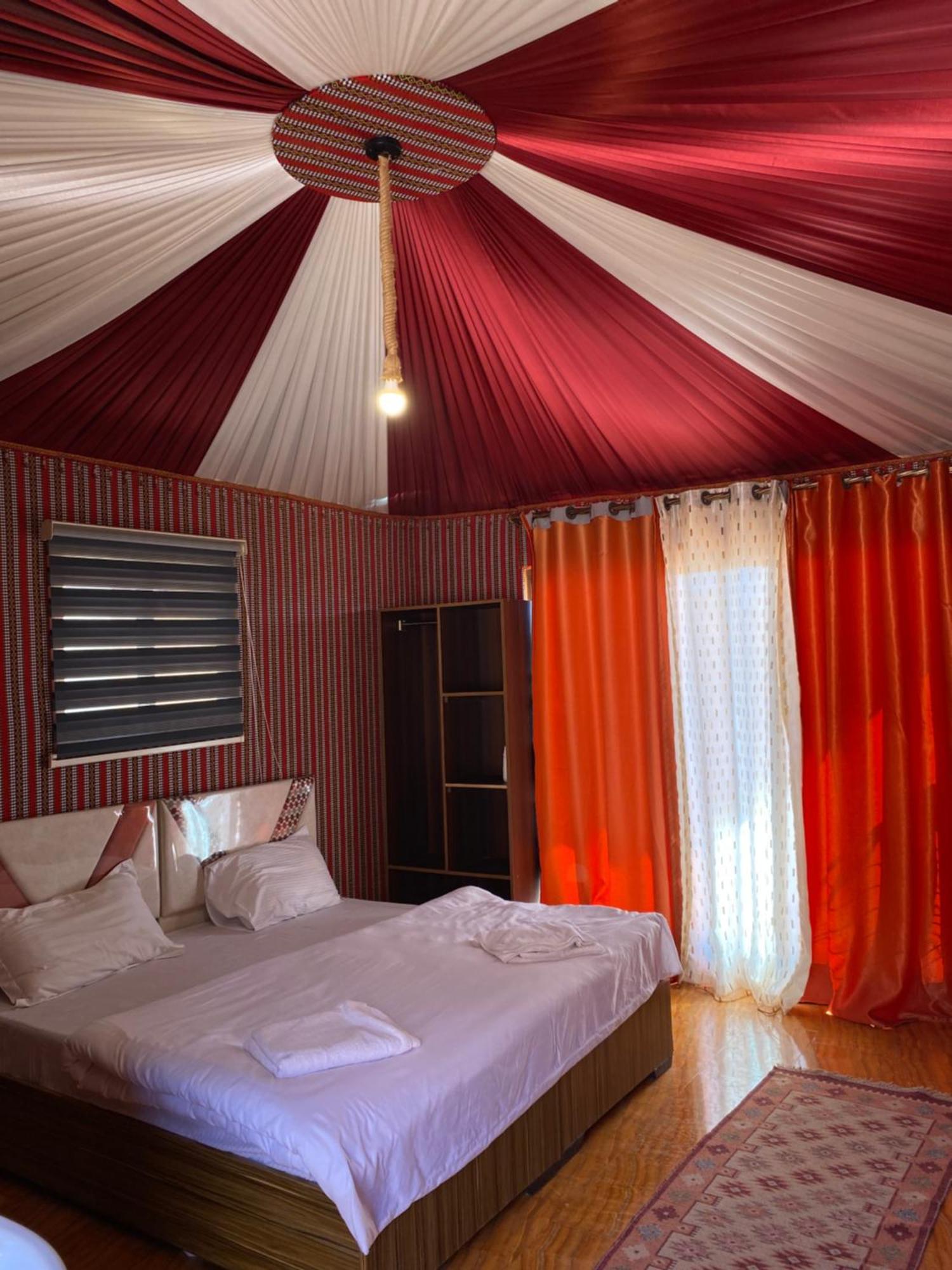Rum Flower Bubbles Luxury Camp Wadi Rum Eksteriør billede